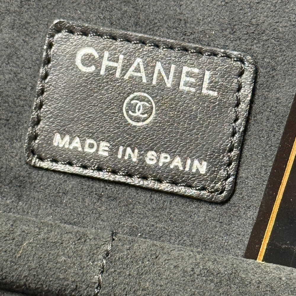 Authentic Chanel Black Quilted Lambskin Women's jewelry case vanity bag - Picture 9 of 9